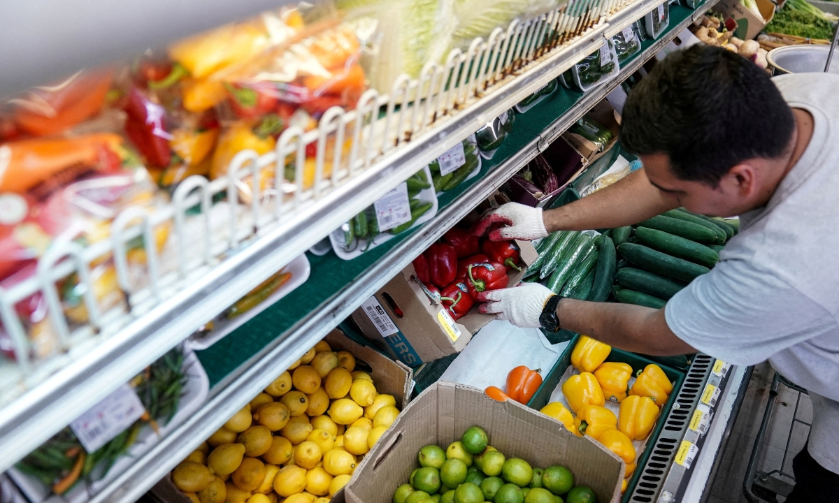 Niềm tin tiêu dùng của người Mỹ thấp nhất 5 tháng