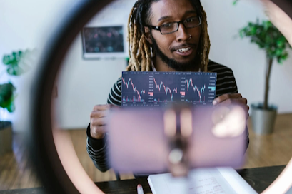 Trading là gì? Và tại sao nó có thể thay đổi tư duy tài chính của bạn?